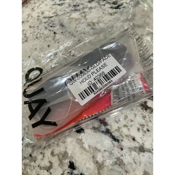 (Sold) QUAY X LIZZO HOLD PLEASE METAL AVIATOR SUN - Picture 6 of 7